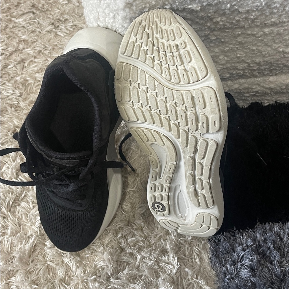 Lululemon Beyondfeel Running Shoes View 3